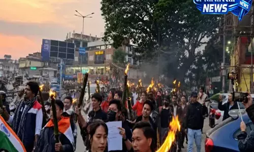 Arunachal: इमिग्रेशन और धार्मिक इमारतों पर विवाद के बीच मशाल मार्च निकाला गया Arunachal: इमिग्रेशन और धार्मिक इमारतों पर विवाद के बीच मशाल मार्च निकाला गया