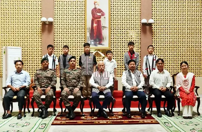 Arunachal: गवर्नर ने SS क्वालिफाइड स्टूडेंट्स से कहा, फोकस्ड और डिसिप्लिन्ड रहें Arunachal: गवर्नर ने SS क्वालिफाइड स्टूडेंट्स से कहा, फोकस्ड और डिसिप्लिन्ड रहें