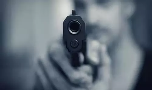 Tirunelveli और तेनकासी में चाकूबाजी की घटनाएं, पुलिस कार्रवाई में एक आरोपी ढेर Tirunelveli और तेनकासी में चाकूबाजी की घटनाएं, पुलिस कार्रवाई में एक आरोपी ढेर