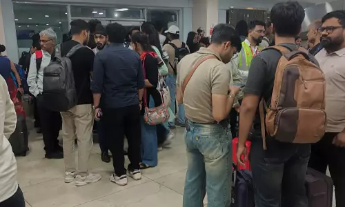 नागपुर एयरपोर्ट में रात 2 बजे हंगामा, विस्तारा एयरलाइंस पर भड़के रायपुर आ रहे यात्री नागपुर एयरपोर्ट में रात 2 बजे हंगामा, विस्तारा एयरलाइंस पर भड़के रायपुर आ रहे यात्री