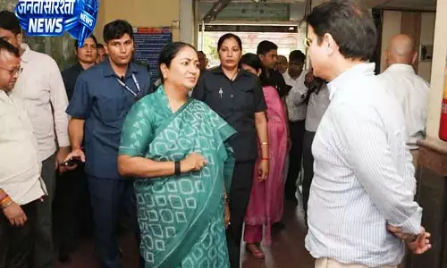 Delhi रेखा ने रोहिणी सब-रजिस्ट्रार ऑफिस पर जताई नाराज़गी