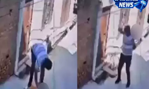 UP: रिश्ते में रुकावट बना मासूम, आरोपी ने बच्चे को जमीन पर पटककर उतारा मौत के घाट UP: रिश्ते में रुकावट बना मासूम, आरोपी ने बच्चे को जमीन पर पटककर उतारा मौत के घाट