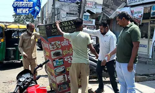 Yamunanagar में सड़क किनारे अतिक्रमण पर एमसी ने कार्रवाई की Yamunanagar में सड़क किनारे अतिक्रमण पर एमसी ने कार्रवाई की