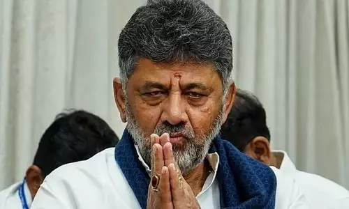 डीके शिवकुमार ने किया जनता की सेवा का संकल्प, 3 जून को लेंगे कर्नाटक के CM पद की शपथ डीके शिवकुमार ने किया जनता की सेवा का संकल्प, 3 जून को लेंगे कर्नाटक के CM पद की शपथ