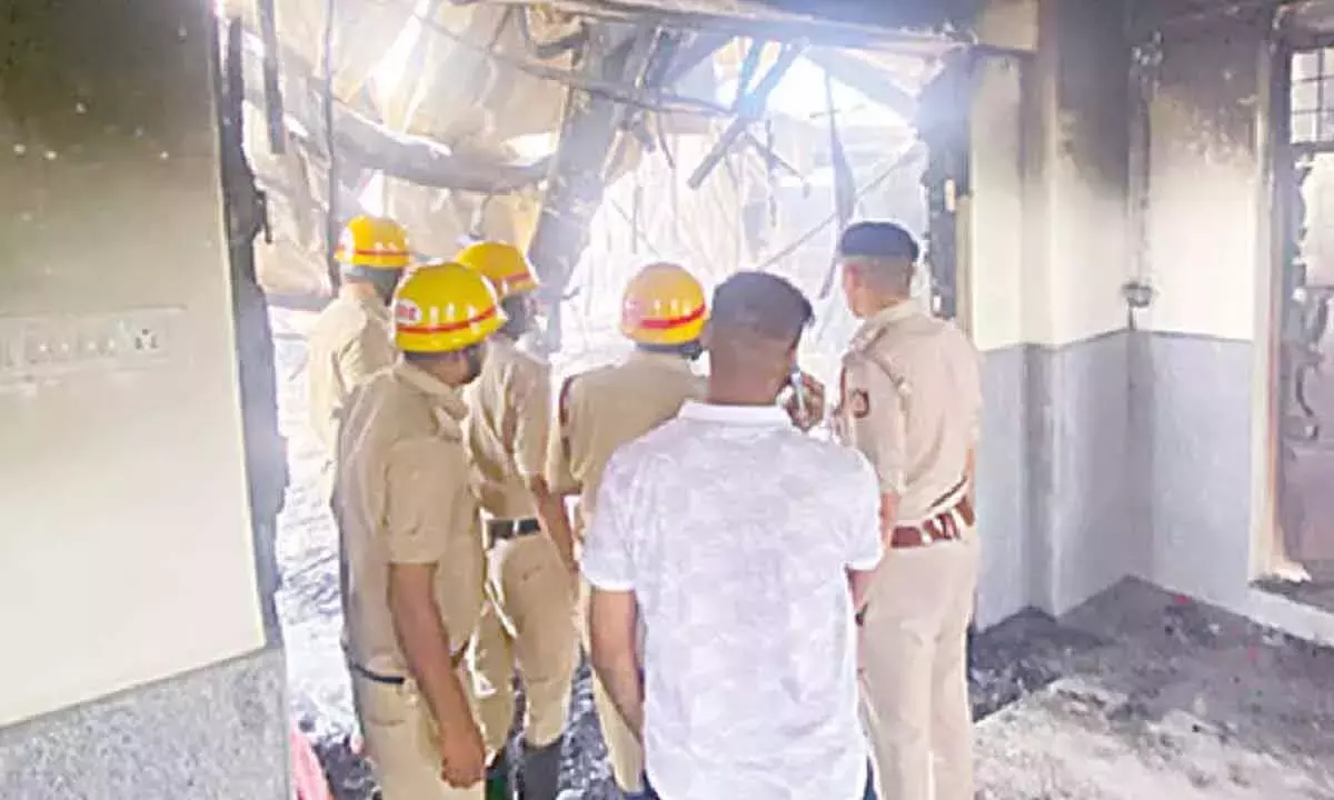 Karnataka: गर्मी की छुट्टियों के दौरान स्कूल में भीषण आग लग गई