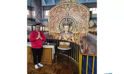 भारत में Singaporean के राजदूत ने ब्लू मून डे पर वेसाक मनाया भारत में Singaporean के राजदूत ने ब्लू मून डे पर वेसाक मनाया