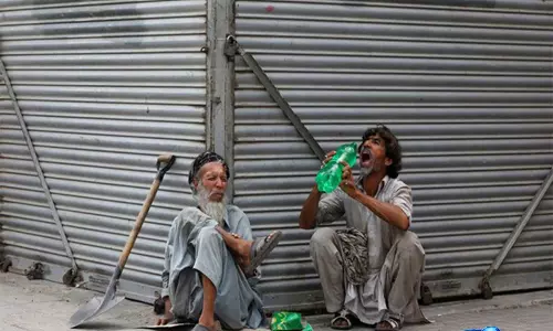 महंगाई और सुरक्षा पाबंदियों की वजह से रावलपिंडी में ईद का जश्न फीका पड़ गया