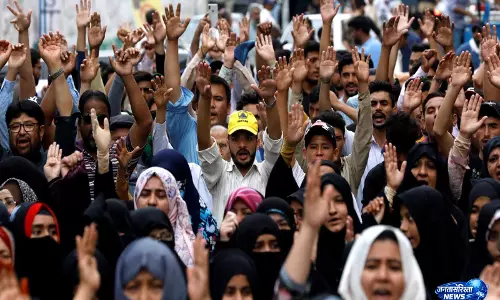 Pakistan अंधेरे में: बिजली सप्लाई ठप होने से त्योहारों का मौसम खराब होने पर कराची के लोगों में गुस्सा Pakistan अंधेरे में: बिजली सप्लाई ठप होने से त्योहारों का मौसम खराब होने पर कराची के लोगों में गुस्सा