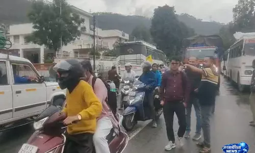 भारी बारिश के कारण Badrinath, केदारनाथ, हेमकुंड साहिब यात्रा कुछ समय के लिए रोक दी गई भारी बारिश के कारण Badrinath, केदारनाथ, हेमकुंड साहिब यात्रा कुछ समय के लिए रोक दी गई