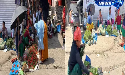Manipur: गर्मी की मार झेल रहीं महिला स्ट्रीट वेंडर्स, मणिपुर में आजीविका पर मंडरा रहा खतरा Manipur: गर्मी की मार झेल रहीं महिला स्ट्रीट वेंडर्स, मणिपुर में आजीविका पर मंडरा रहा खतरा