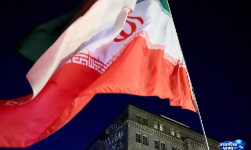 US सेंक्शन वाले ईरान से जुड़े नेटवर्क पर अमेरिकी कंपनियों को टारगेट करने का आरोप US सेंक्शन वाले ईरान से जुड़े नेटवर्क पर अमेरिकी कंपनियों को टारगेट करने का आरोप