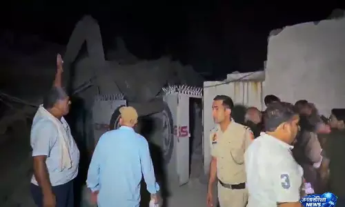 दिल्ली बिल्डिंग हादसा: Mehrauli में बचाव अभियान जारी, मरने वालों की संख्या चार हुई दिल्ली बिल्डिंग हादसा: Mehrauli में बचाव अभियान जारी, मरने वालों की संख्या चार हुई