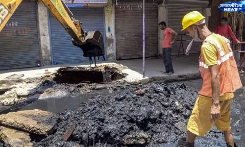 Kanpur : परीक्षा केंद्र के बाहर हादसा, स्लैब टूटने से 25 अभ्यर्थी सीवेज ड्रेन में गिरे Kanpur : परीक्षा केंद्र के बाहर हादसा, स्लैब टूटने से 25 अभ्यर्थी सीवेज ड्रेन में गिरे