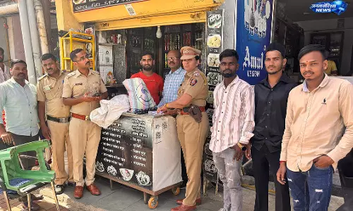 इगतपुरी में FDA और पुलिस की संयुक्त कार्रवाई, बैन गुटखा-पान मसाला का स्टॉक जब्त इगतपुरी में FDA और पुलिस की संयुक्त कार्रवाई, बैन गुटखा-पान मसाला का स्टॉक जब्त