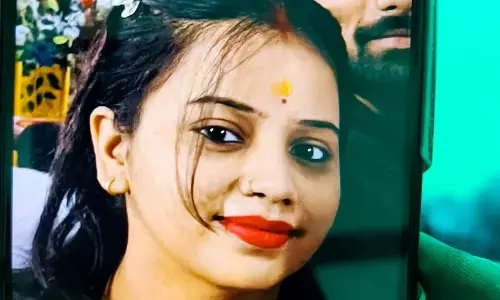 7 लाख कैश दहेज में मिलने के बावजूद बहू की हत्या, फंदे में शव को लटकाने का आरोप 7 लाख कैश दहेज में मिलने के बावजूद बहू की हत्या, फंदे में शव को लटकाने का आरोप