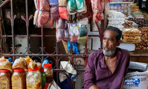 Islamabad के निवासियों का कहना है कि अमेरिका-ईरान तनाव पाकिस्तान को आर्थिक संकट की ओर धकेल रहा