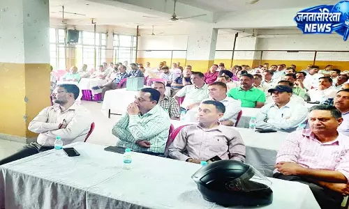 कर्मचारियों को दी मतगणना की ट्रेनिंग