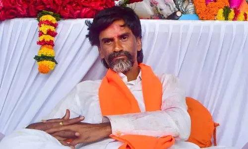 तबीयत बिगड़ने के बाद मनोज जरांगे को अनशन स्थल से हॉस्पिटल किया गया शिफ्ट तबीयत बिगड़ने के बाद मनोज जरांगे को अनशन स्थल से हॉस्पिटल किया गया शिफ्ट