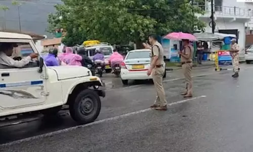 मौसम साफ होते ही फिर शुरू हुई केदारनाथ यात्रा, प्रशासन पूरी तरह अलर्ट मौसम साफ होते ही फिर शुरू हुई केदारनाथ यात्रा, प्रशासन पूरी तरह अलर्ट