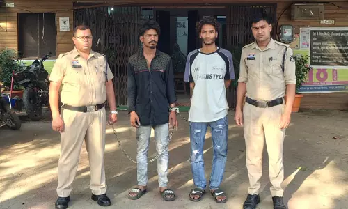 अवैध हथियार के साथ दहशत फैलाने वाला बदमाश गिरफ्तार अवैध हथियार के साथ दहशत फैलाने वाला बदमाश गिरफ्तार