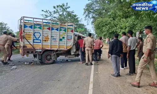 SDM की गाड़ी और पिकअप की टक्कर में चार घायल SDM की गाड़ी और पिकअप की टक्कर में चार घायल