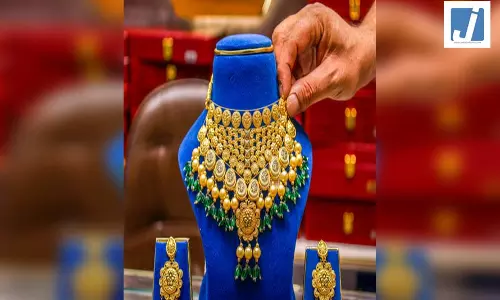 सोना मई में 6 हजार रुपए और चांदी 23 हजार रुपए से अधिक महंगी हुई सोना मई में 6 हजार रुपए और चांदी 23 हजार रुपए से अधिक महंगी हुई