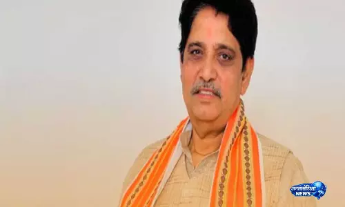 सूर्य चौहान के परिजनों को 5 लाख मुआवजा और नौकरी देगी UP सरकार सूर्य चौहान के परिजनों को 5 लाख मुआवजा और नौकरी देगी UP सरकार