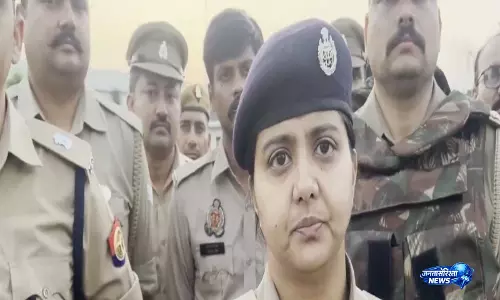 UP: लखनऊ में महिला पर हमला करने के आरोप में एक व्यक्ति गिरफ्तार, पुलिस मुठभेड़ के बाद पकड़ा गया UP: लखनऊ में महिला पर हमला करने के आरोप में एक व्यक्ति गिरफ्तार, पुलिस मुठभेड़ के बाद पकड़ा गया