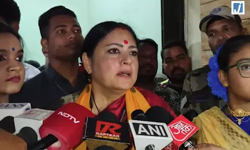 आसनसोल में मंत्री अग्निमित्रा पॉल का ममता बनर्जी पर बयान, राजनीतिक बयानबाजी तेज आसनसोल में मंत्री अग्निमित्रा पॉल का ममता बनर्जी पर बयान, राजनीतिक बयानबाजी तेज