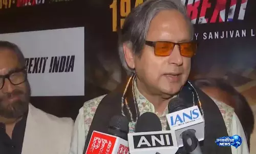 बैलेट के ज़रिए अपनी राय ज़ाहिर करना परंपरा है, हिंसा नहीं: Shashi Tharoor ने अभिषेक बनर्जी पर हमले की निंदा की बैलेट के ज़रिए अपनी राय ज़ाहिर करना परंपरा है, हिंसा नहीं: Shashi Tharoor ने अभिषेक बनर्जी पर हमले की निंदा की