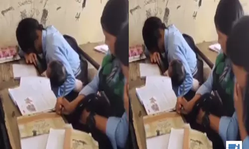 डेढ़ साल के भाई को गोद में लेकर स्कूल पहुंची कक्षा 9 की छात्रा डेढ़ साल के भाई को गोद में लेकर स्कूल पहुंची कक्षा 9 की छात्रा