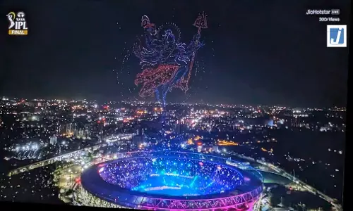 LIVE DRONE SHOW IPL 2026: फाइनल से पहले नरेंद्र मोदी स्टेडियम में ड्रोन शो ने बांधा समां