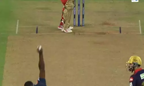 RCB को पहला झटका, वेंकटेश अय्यर अर्धशतक से पहले आउट