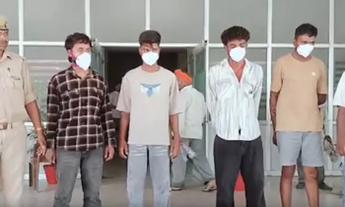 चेन स्नेचिंग और छेड़खानी के आरोपियों को लगी गोली, तीन बदमाश गिरफ्तार चेन स्नेचिंग और छेड़खानी के आरोपियों को लगी गोली, तीन बदमाश गिरफ्तार
