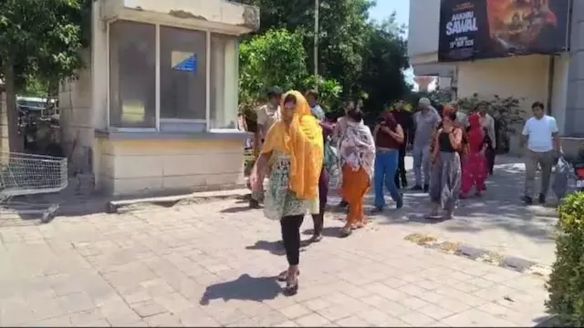 मॉल के स्पा सेंटरों में पुलिस की रेड, युवक-युवतियां समेत 33 गिरफ्तार मॉल के स्पा सेंटरों में पुलिस की रेड, युवक-युवतियां समेत 33 गिरफ्तार