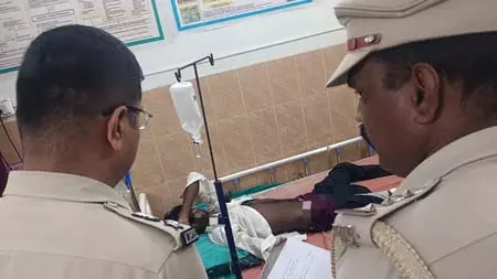 तमिलनाडु: हत्या के मामले में वांछित हिस्ट्रीशीटर अय्यप्पन मुठभेड़ के बाद गिरफ्तार, एक पुलिसकर्मी भी जख्मी तमिलनाडु: हत्या के मामले में वांछित हिस्ट्रीशीटर अय्यप्पन मुठभेड़ के बाद गिरफ्तार, एक पुलिसकर्मी भी जख्मी