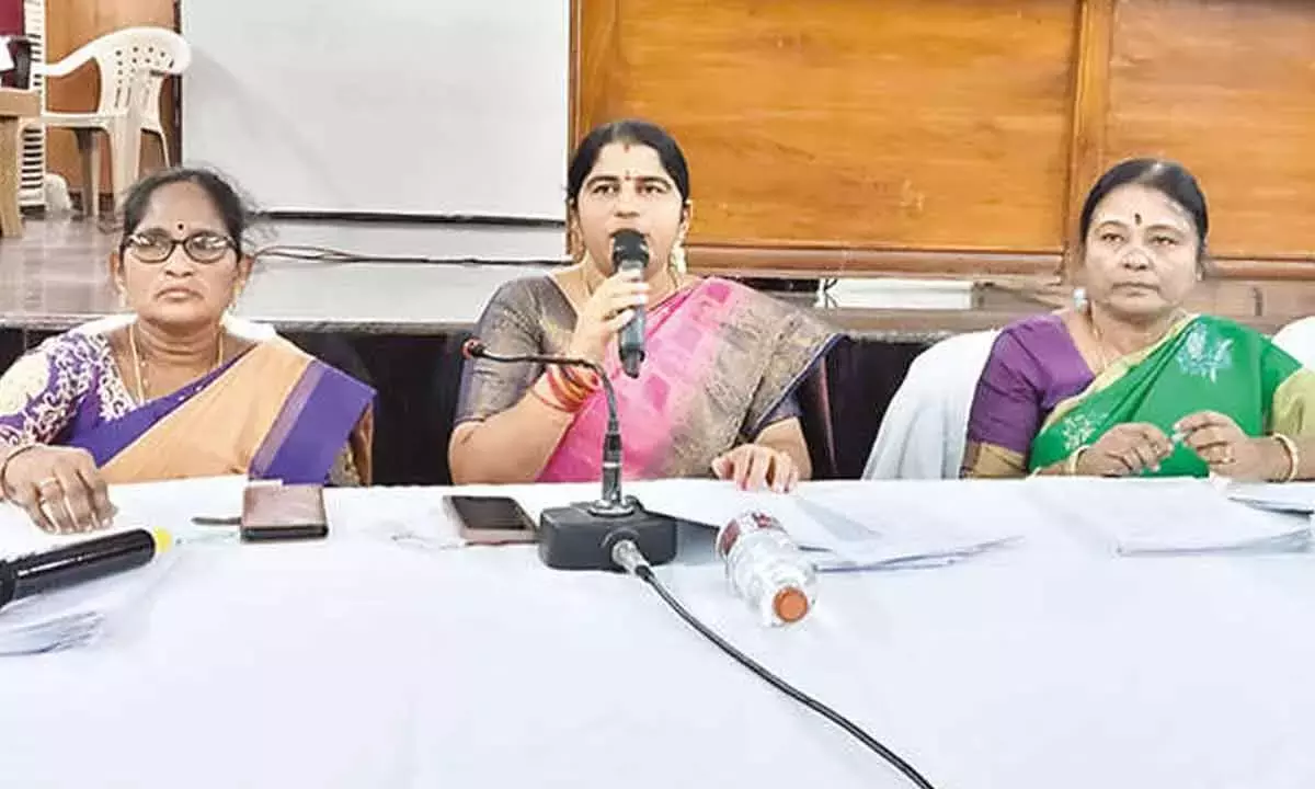ZP प्रमुख ने खराब कल्याणकारी सेवाओं को लेकर अधिकारियों को लताड़ा ZP प्रमुख ने खराब कल्याणकारी सेवाओं को लेकर अधिकारियों को लताड़ा