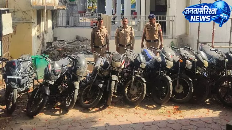 Motorcycle चोरी रैकेट का भंडाफोड़, चार गिरफ्तार; 13 चोरी की बाइक बरामद Motorcycle चोरी रैकेट का भंडाफोड़, चार गिरफ्तार; 13 चोरी की बाइक बरामद