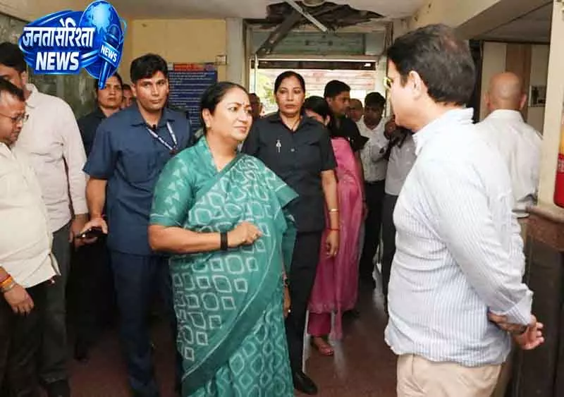 Delhi रेखा ने रोहिणी सब-रजिस्ट्रार ऑफिस पर जताई नाराज़गी Delhi रेखा ने रोहिणी सब-रजिस्ट्रार ऑफिस पर जताई नाराज़गी