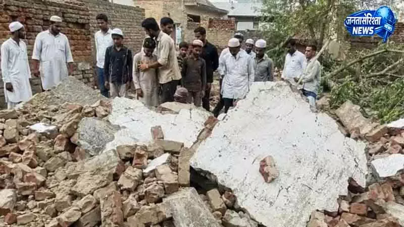 Nuh में आंधी-तूफान से दीवार गिरने से 2 बच्चों की मौत, 4 घायल Nuh में आंधी-तूफान से दीवार गिरने से 2 बच्चों की मौत, 4 घायल