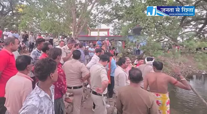 राजमिस्त्री तालाब में डुबा, जलांजलि कार्यक्रम के दौरान घटना राजमिस्त्री तालाब में डुबा, जलांजलि कार्यक्रम के दौरान घटना