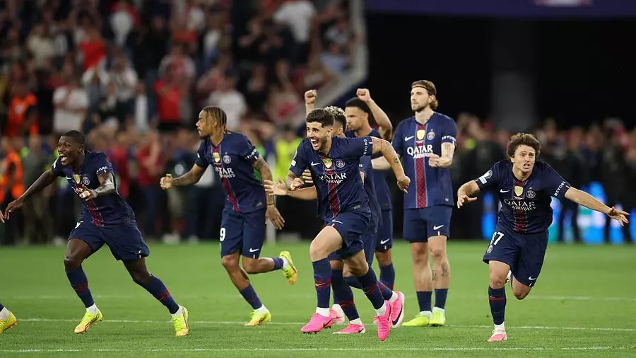 PSG ने आर्सेनल को पेनल्टी में 4-3 से हराकर UEFA चैंपियंस लीग खिताब बचाया PSG ने आर्सेनल को पेनल्टी में 4-3 से हराकर UEFA चैंपियंस लीग खिताब बचाया