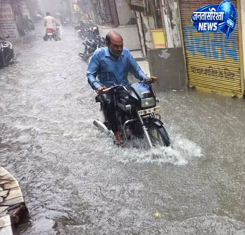 Chandigarh बेमौसम बारिश से धान सीधी बुआई योजना पर असर Chandigarh बेमौसम बारिश से धान सीधी बुआई योजना पर असर