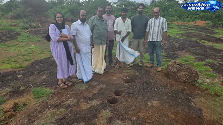 Malappuram : 2,000 साल पुराने पैरों के निशान और प्राचीन संरचनाओं के अवशेष मिले Malappuram : 2,000 साल पुराने पैरों के निशान और प्राचीन संरचनाओं के अवशेष मिले