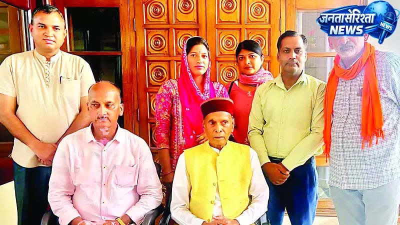नवनिर्वाचित पंचायत प्रतिनिधि धूमल से मिले नवनिर्वाचित पंचायत प्रतिनिधि धूमल से मिले
