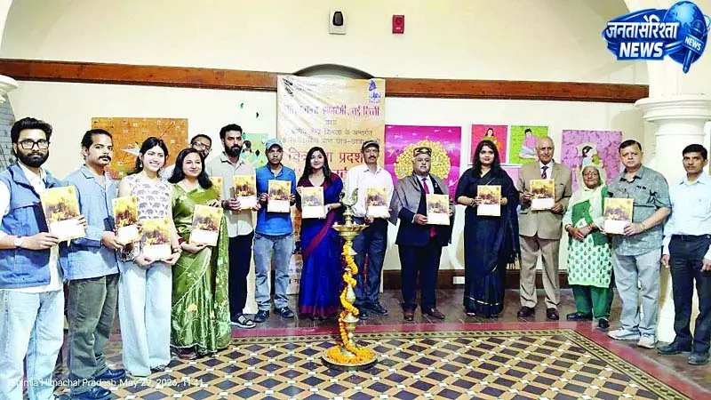 आठ युवा कलाकारों की 150 कलाकृतियां प्रदर्शित आठ युवा कलाकारों की 150 कलाकृतियां प्रदर्शित