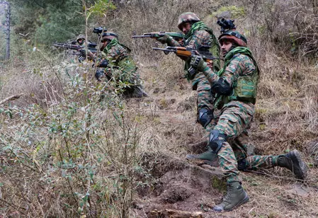 उरी में सेना ने किया बड़ी साजिश नाकाम, LOC पार करने की कोशिश कर रहे 3 संदिग्ध गिरफ्तार उरी में सेना ने किया बड़ी साजिश नाकाम, LOC पार करने की कोशिश कर रहे 3 संदिग्ध गिरफ्तार