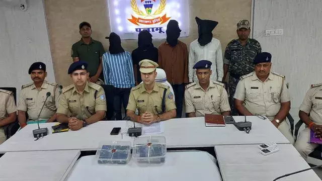 Jharkhand : पलामू पुलिस की बड़ी कार्रवाई, राहुल सिंह गिरोह के चार शूटर गिरफ्तार Jharkhand : पलामू पुलिस की बड़ी कार्रवाई, राहुल सिंह गिरोह के चार शूटर गिरफ्तार