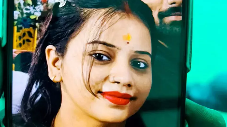 7 लाख कैश दहेज में मिलने के बावजूद बहू की हत्या, फंदे में शव को लटकाने का आरोप 7 लाख कैश दहेज में मिलने के बावजूद बहू की हत्या, फंदे में शव को लटकाने का आरोप