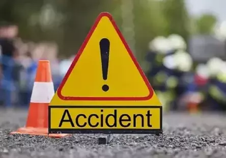 Nepal से लौटते समय सीतामढ़ी में स्कार्पियो पलटी, महिला की मौत, पांच घायल Nepal से लौटते समय सीतामढ़ी में स्कार्पियो पलटी, महिला की मौत, पांच घायल